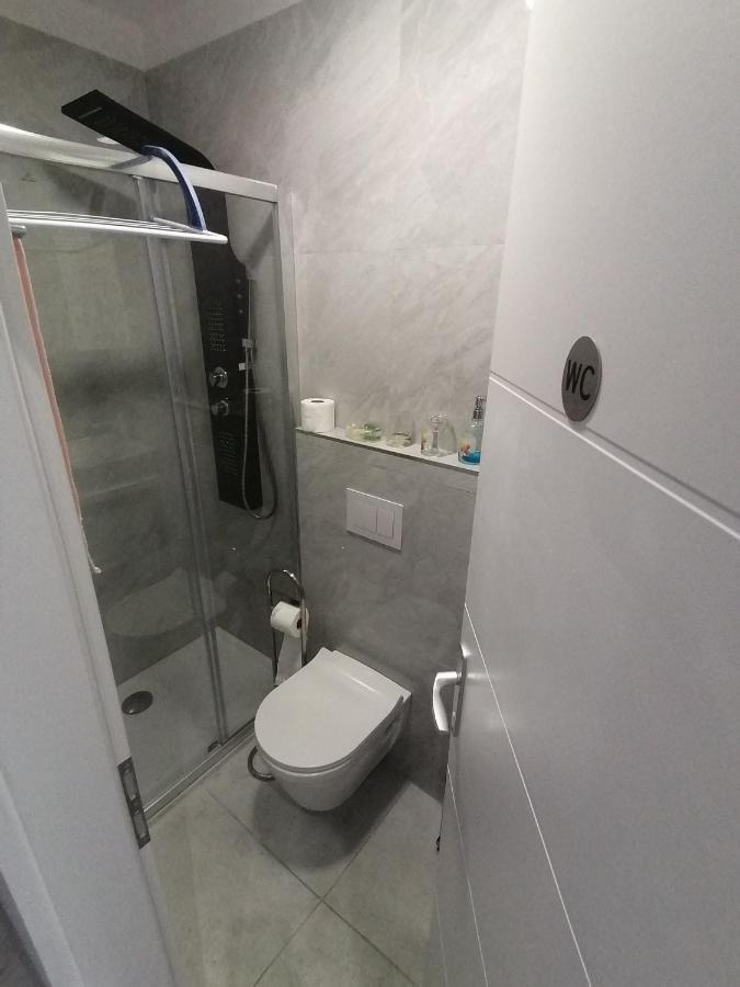 Apartment Rose By The Beach & Tennis Courts سبليت المظهر الخارجي الصورة