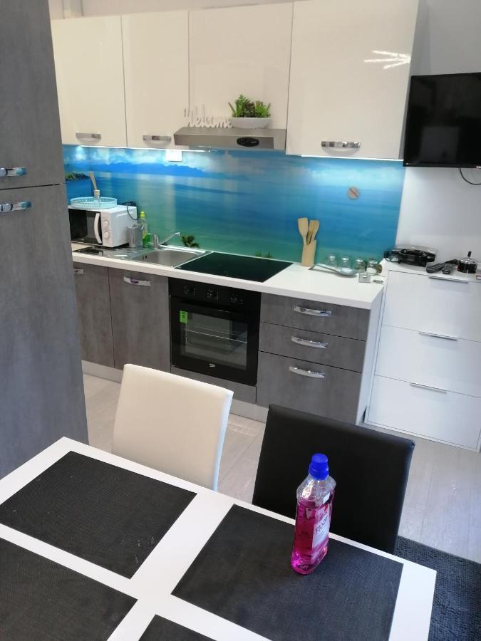 Apartment Rose By The Beach & Tennis Courts سبليت المظهر الخارجي الصورة