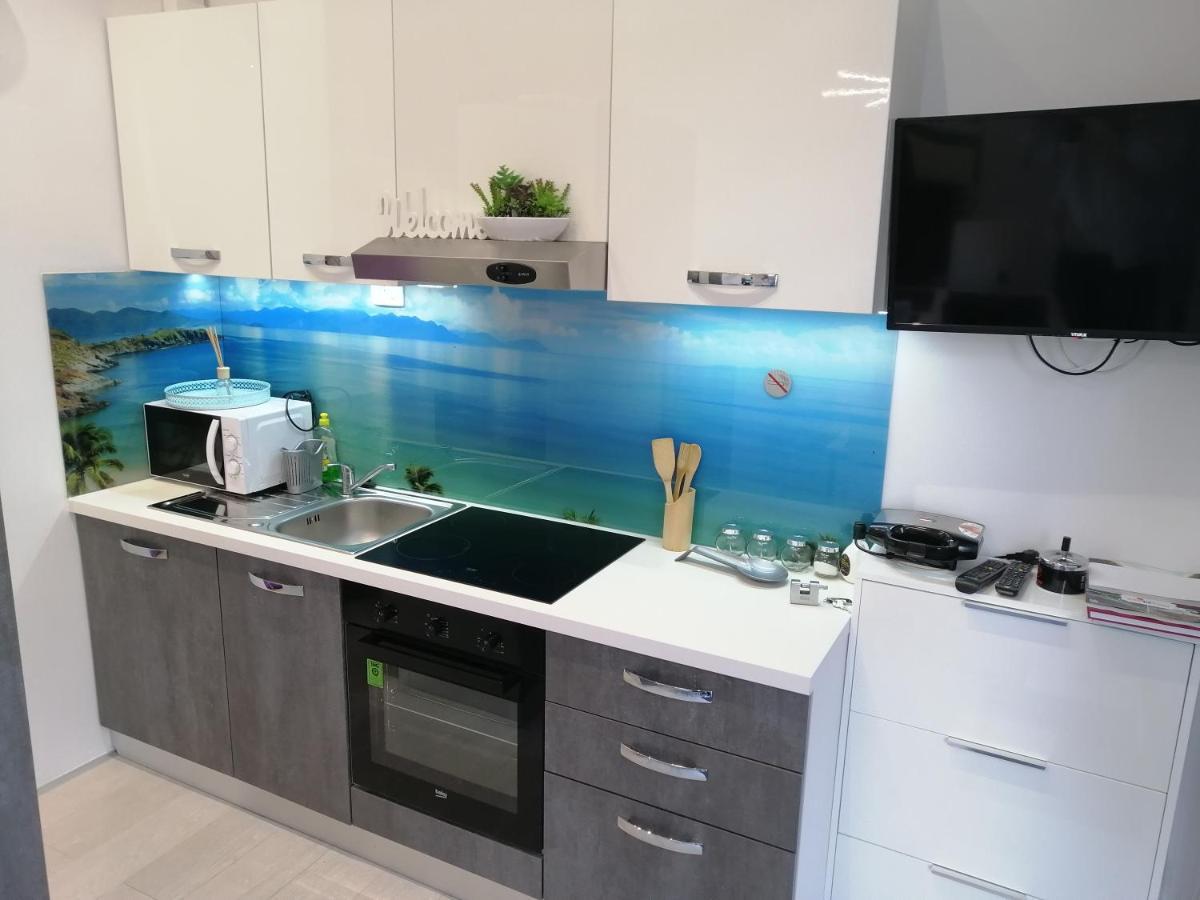 Apartment Rose By The Beach & Tennis Courts سبليت المظهر الخارجي الصورة