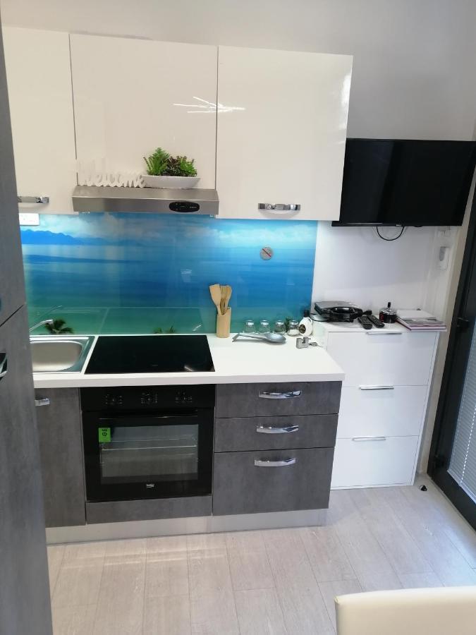 Apartment Rose By The Beach & Tennis Courts سبليت المظهر الخارجي الصورة