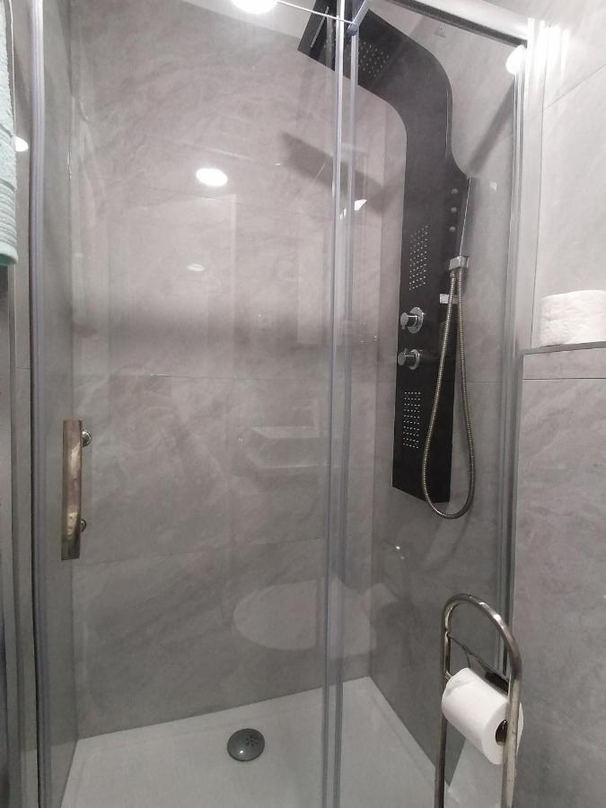 Apartment Rose By The Beach & Tennis Courts سبليت المظهر الخارجي الصورة