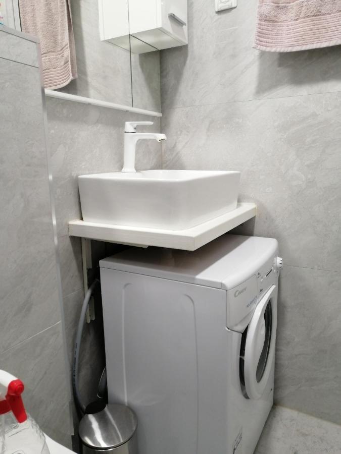 Apartment Rose By The Beach & Tennis Courts سبليت المظهر الخارجي الصورة
