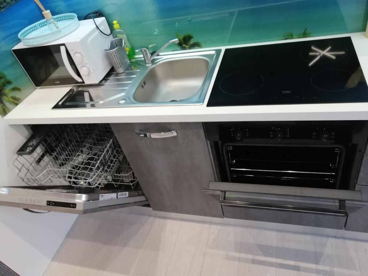 Apartment Rose By The Beach & Tennis Courts سبليت المظهر الخارجي الصورة