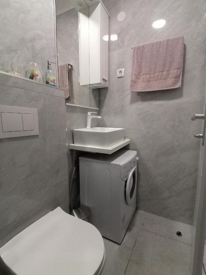 Apartment Rose By The Beach & Tennis Courts سبليت المظهر الخارجي الصورة